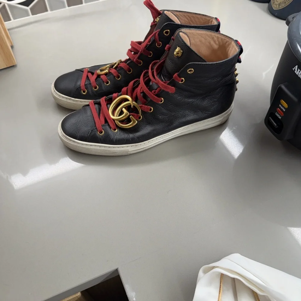 Gucci Navy Blue High-Top Sneakers with Red Laces - Picture 2 of 3